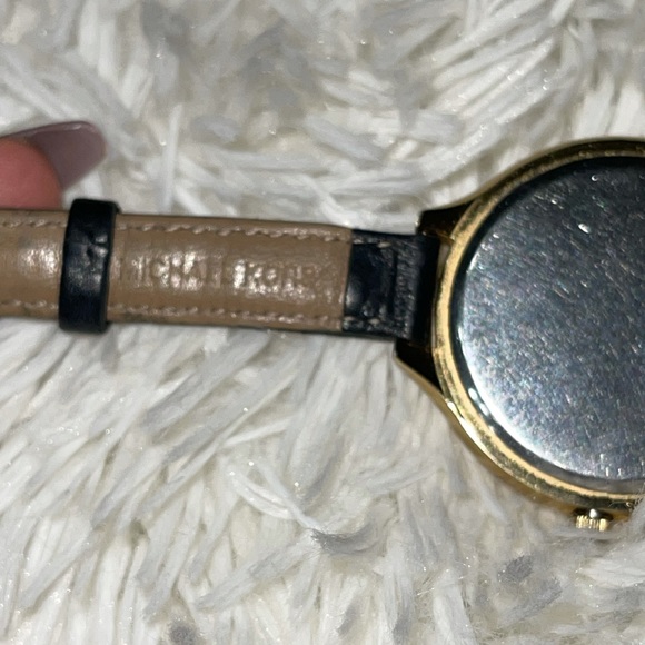 MICHAEL KORS RUNWAY LEATHER DOUBLE WRAP STUD WATCH - Picture 11 of 11